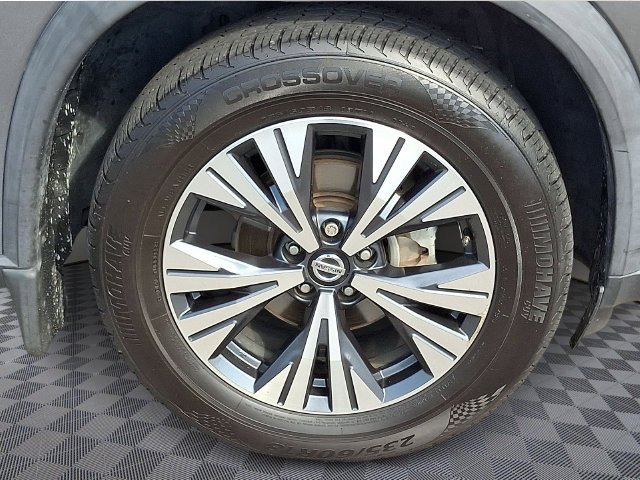Used 2021 Gray Nissan SV image 9