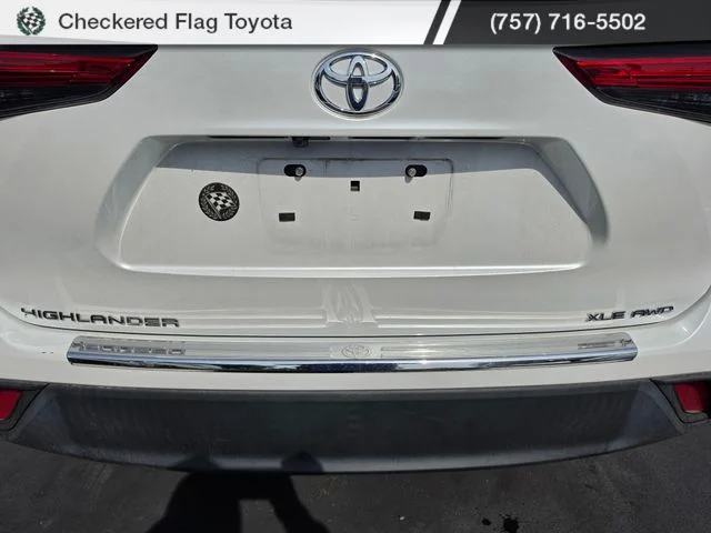 Used 2023 Wind Chill Pearl Toyota XLE image 7