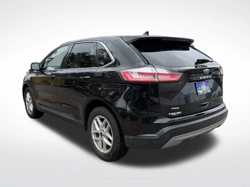 Used 2024 Black Ford SEL image 6