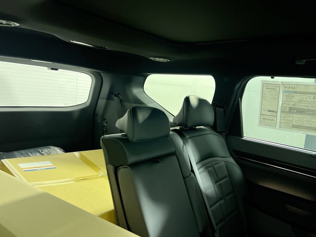New 2026 Wolf Gray Kia Land AWD image 33
