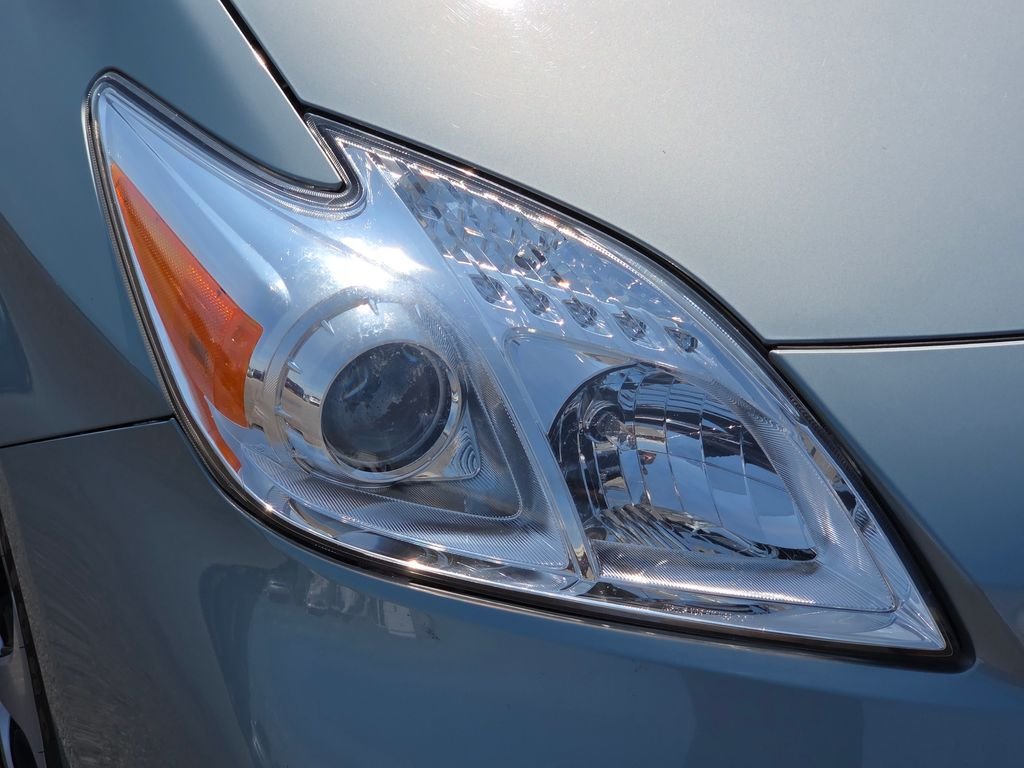 Used 2014 Beige Toyota Three image 15