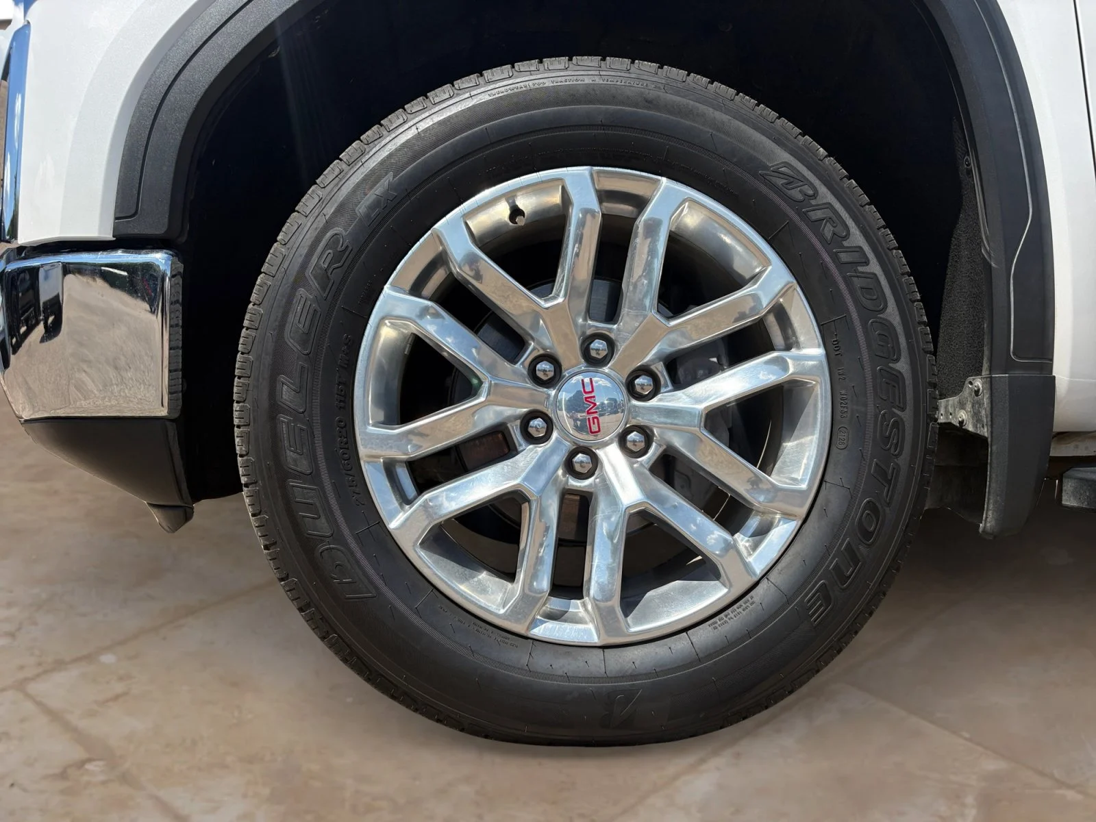 Used 2021 White Frost Tricoat GMC SLT image 31