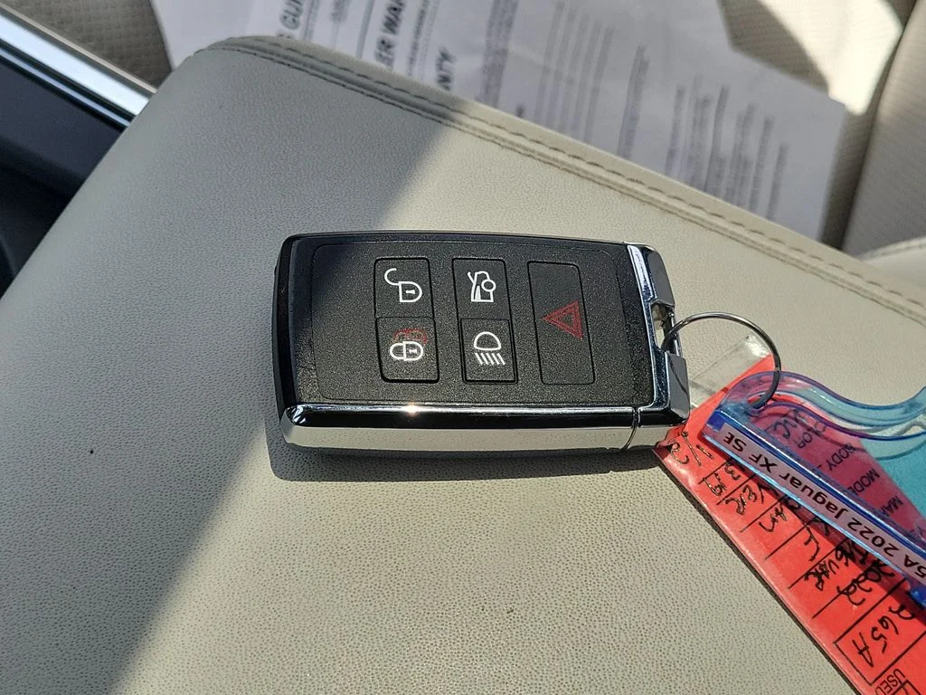 Used 2022 Silver Jaguar SE image 32
