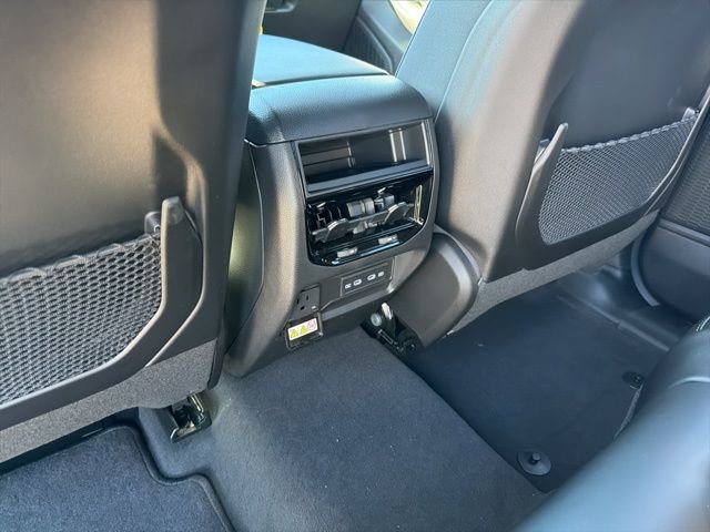 New 2026 Bright White Clear-Coat Exterior Paint Jeep Altitude image 11