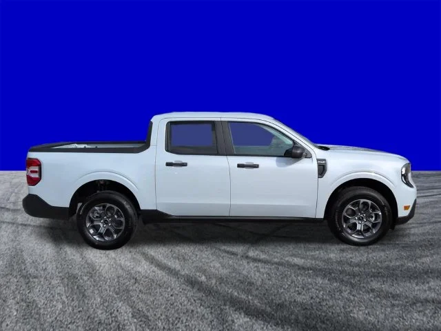 New 2026 Space White Metallic Ford XLT image 3