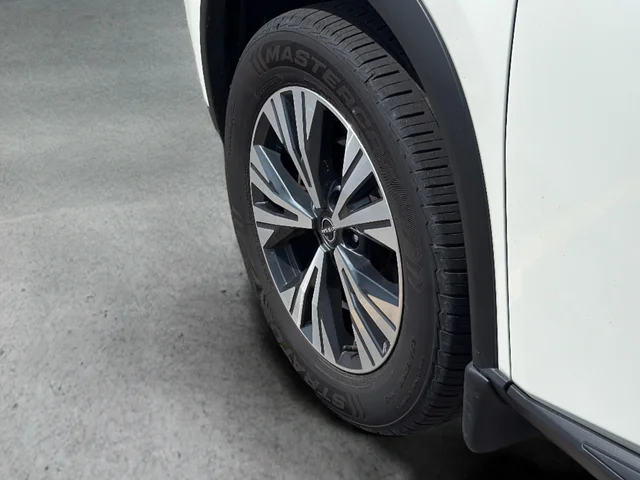 Used 2023 White Nissan SV image 3