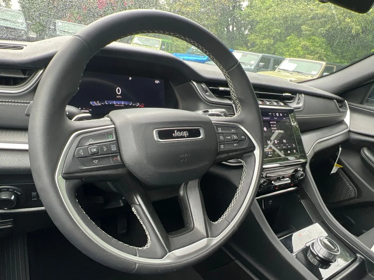 Used 2025 White Jeep Laredo X image 26