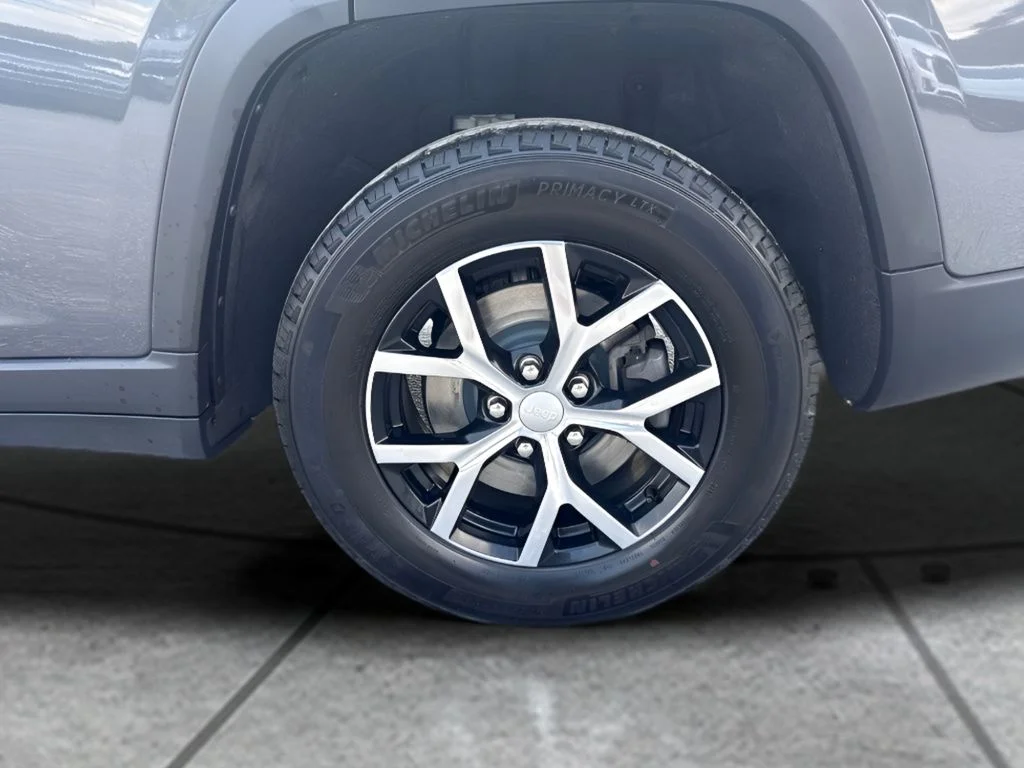 Used 2025 Gray Jeep Limited image 32