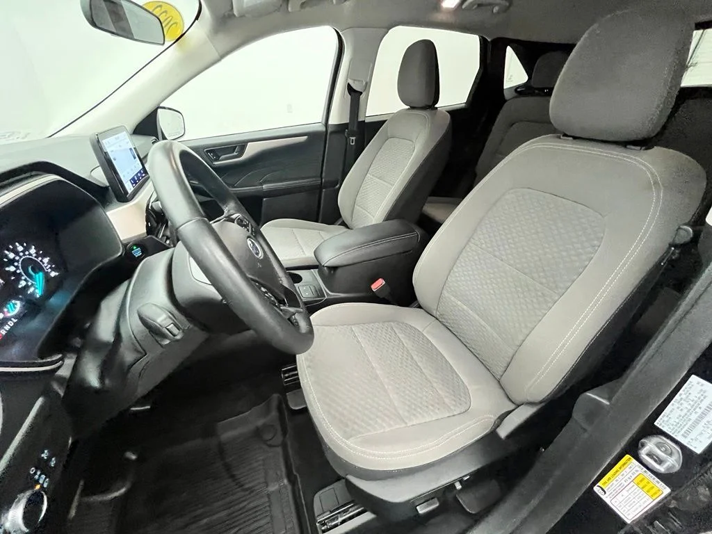 Used 2022 Black Ford SE image 23