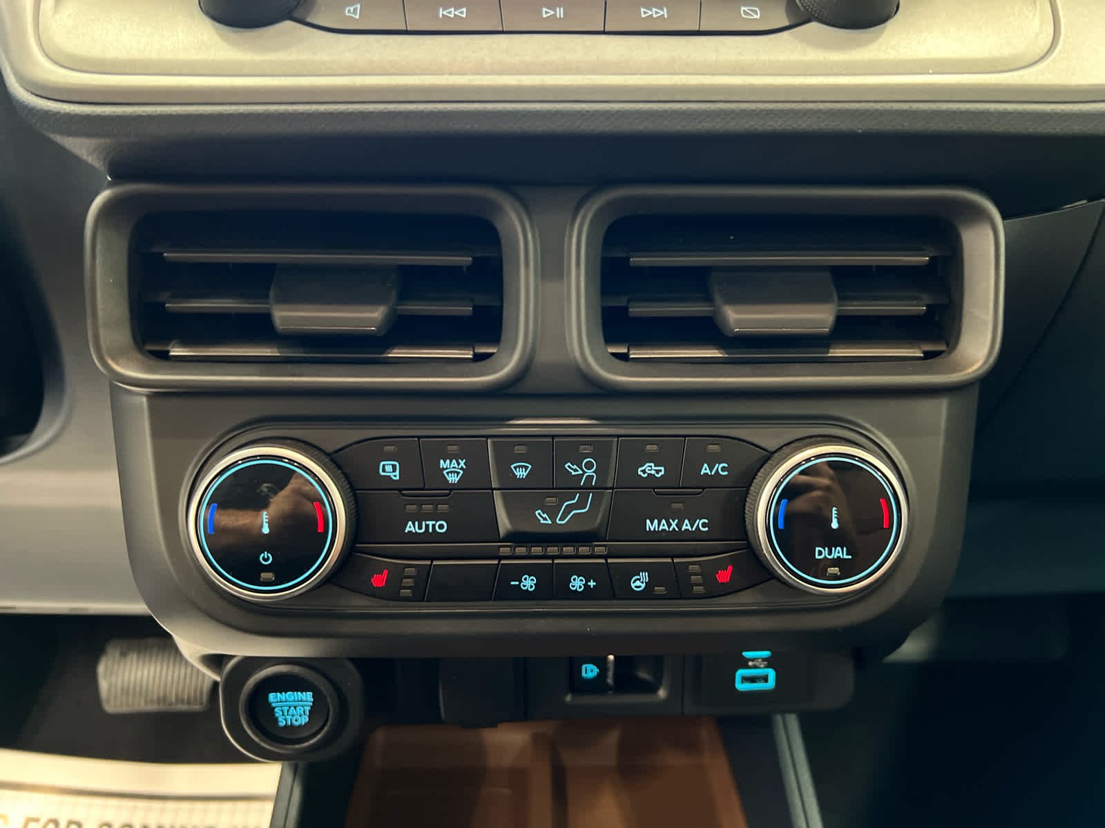 Used 2024 Shadow Black Ford LARIAT image 24