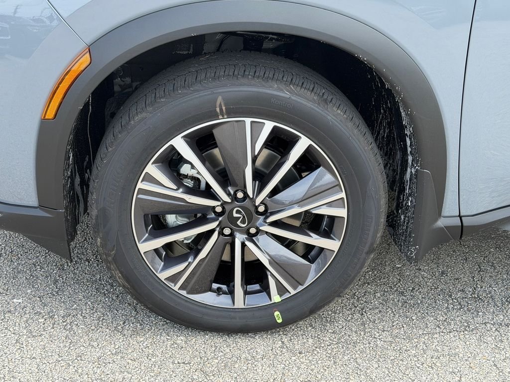 New 2027 HARBOR GRAY INFINITI Luxe FWD image 11