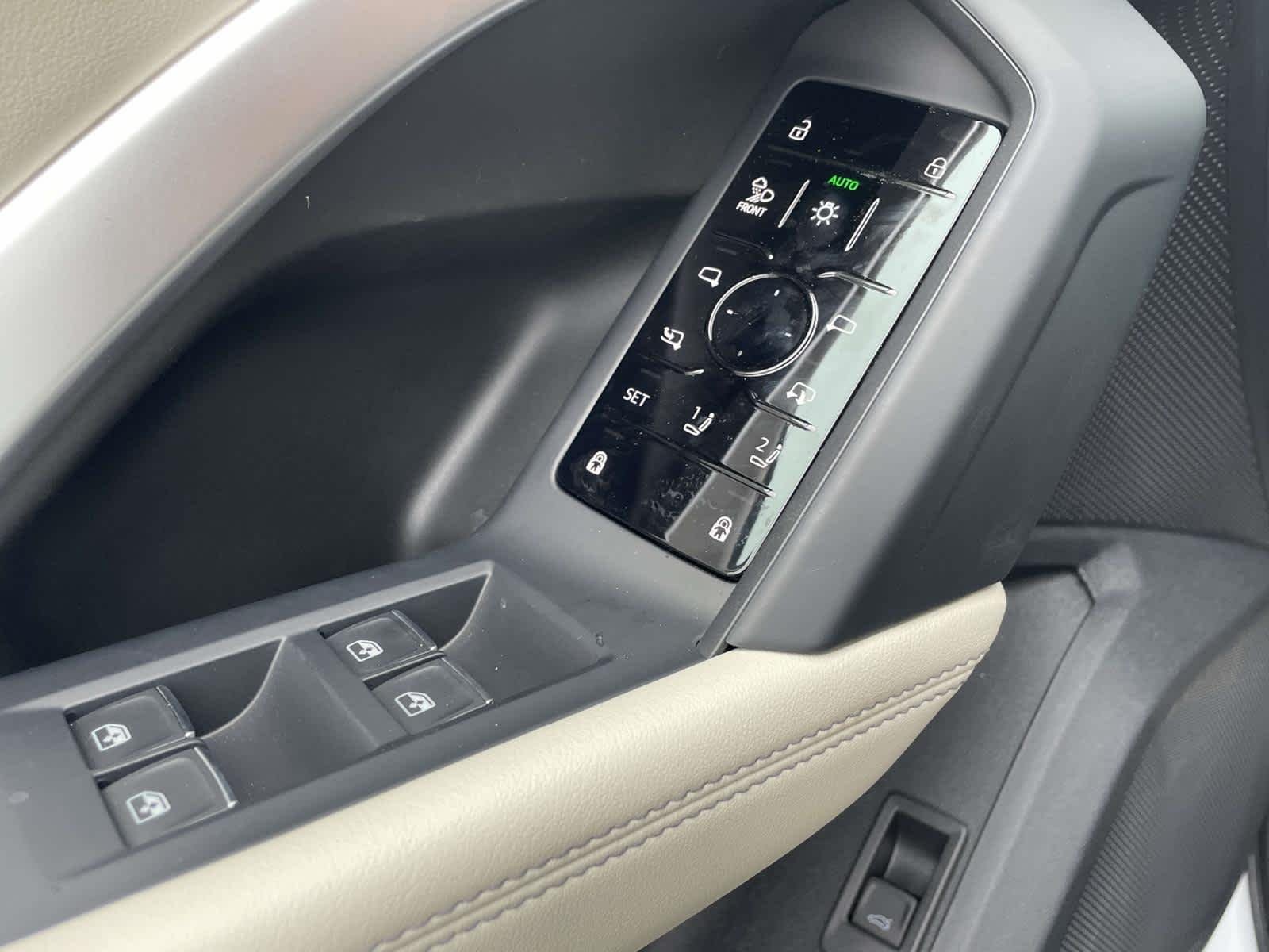 New 2025 Glacier White Metallic Audi Premium Plus image 31