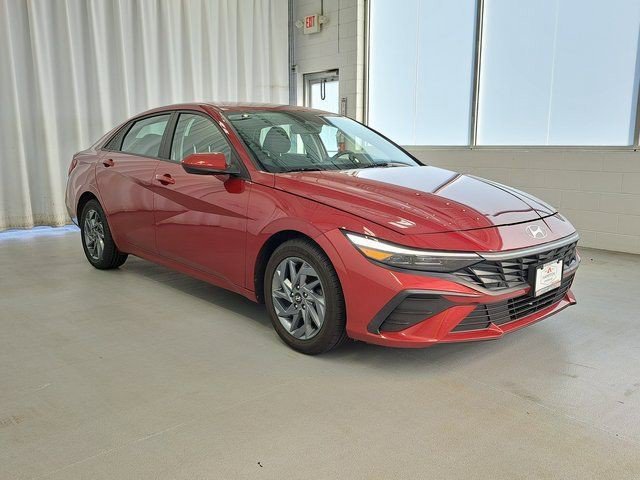 Used 2024 Red Hyundai SEL image 4