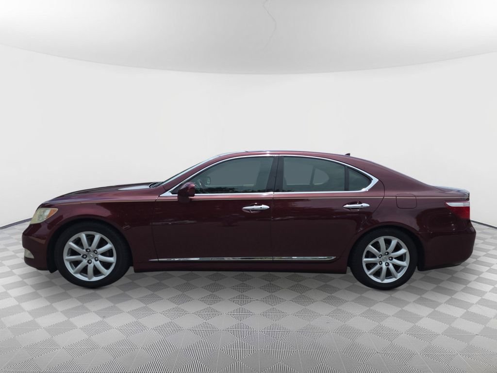 Used 2008  Lexus 460 image 4