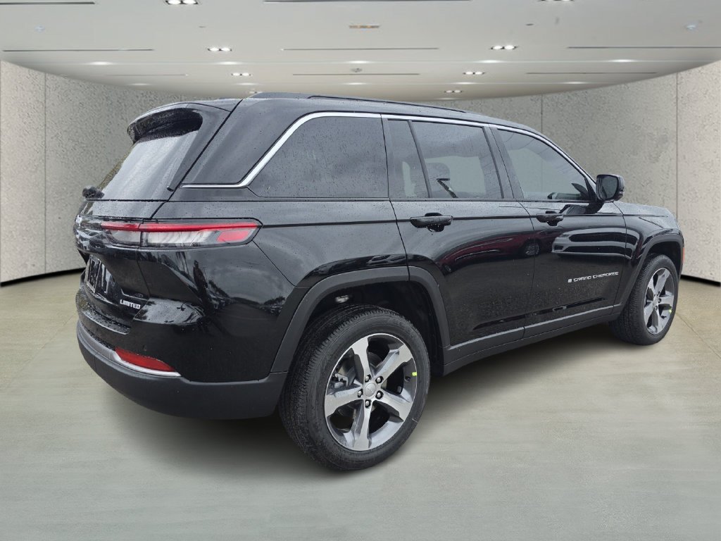 New 2026 Diamond Black Crystal Pearl-Coat Exterior Paint Jeep Limited image 4