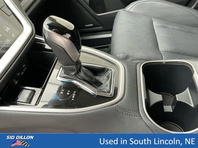 Used 2020 Crystal White Pearl Subaru Limited image 13