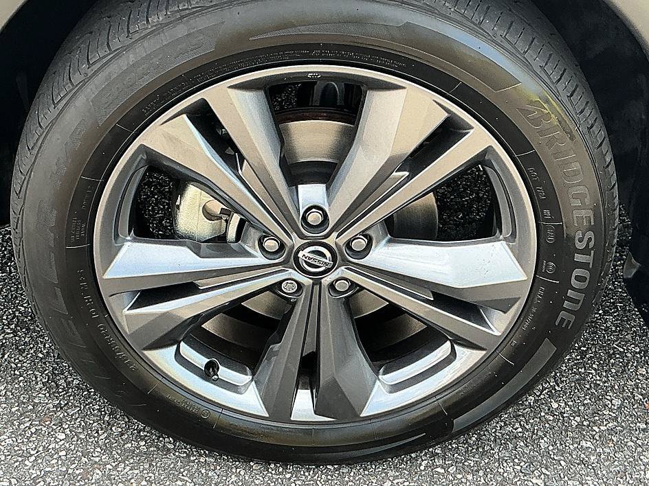 Used 2022 Magnetic Black Pearl Nissan Platinum image 7