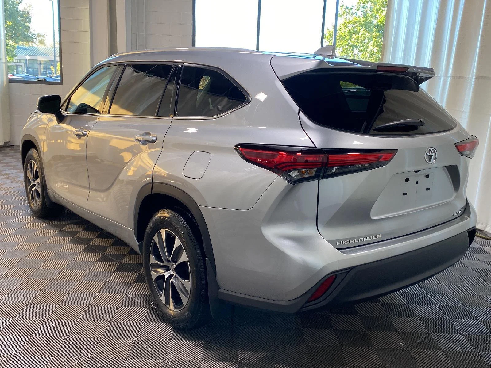 Used 2022 Celestial Silver Metallic Toyota XLE image 5