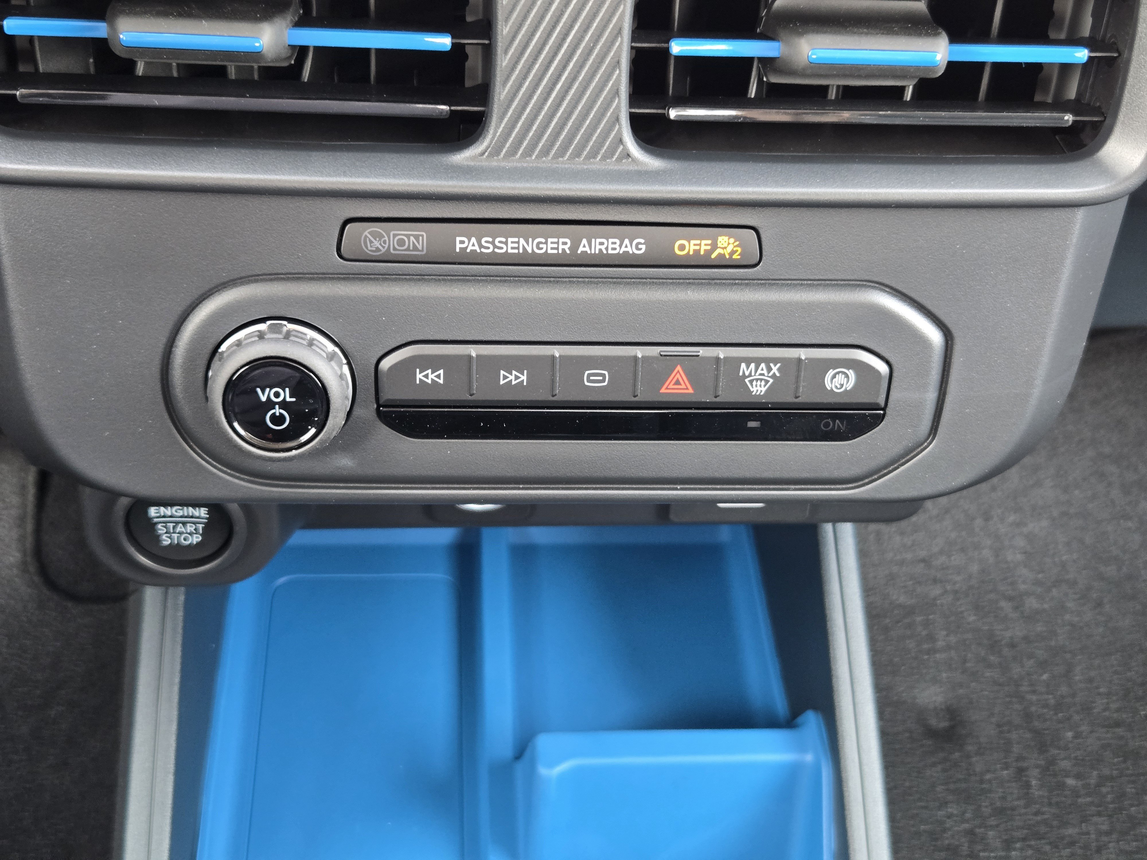 New 2026 Oxford White Ford XLT image 13