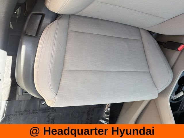 Used 2019 White Hyundai Value image 14