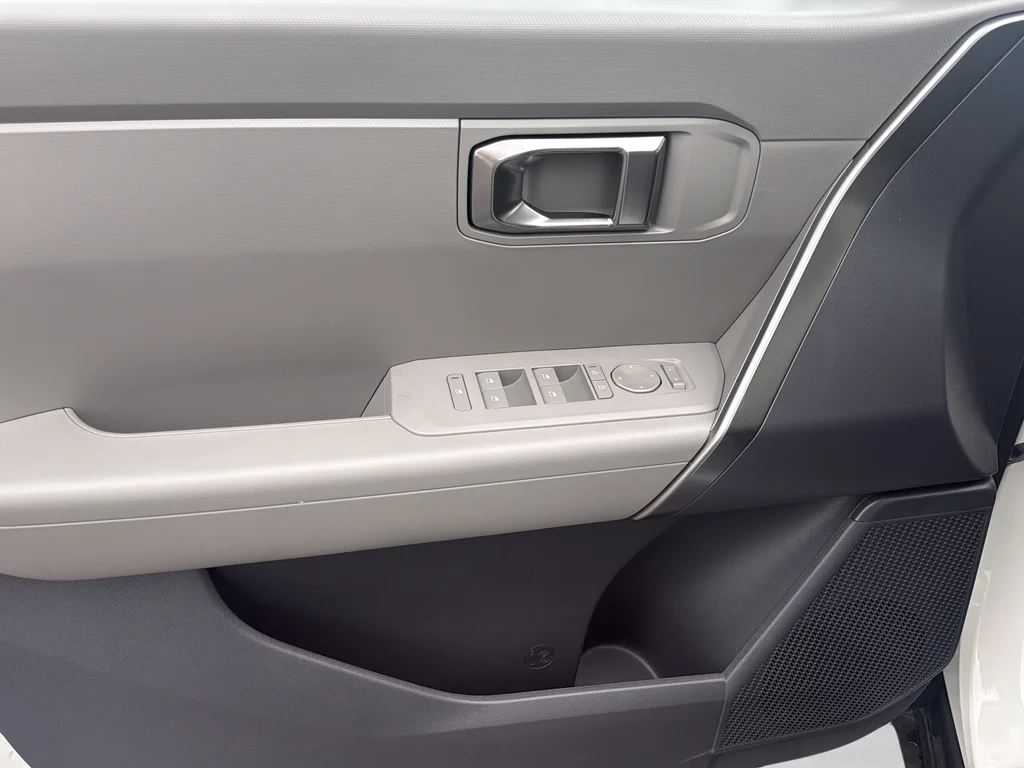 New 2027 Snow White Pearl Kia LX image 36