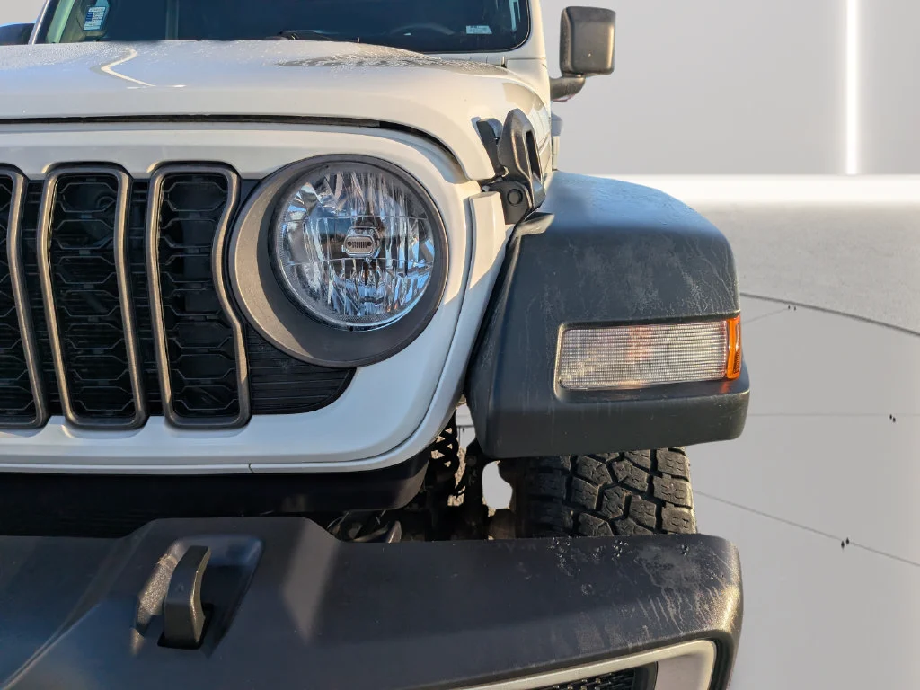 Used 2025 White Jeep Sport S image 7