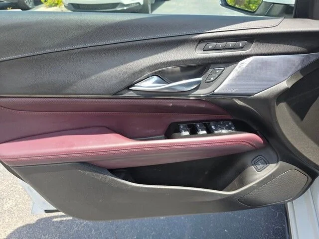 Used 2022 White Cadillac Sport image 23