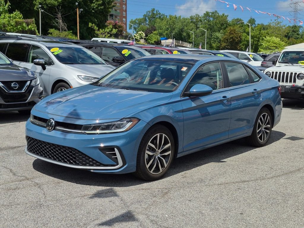 Used 2025  Volkswagen 1.5T SE image 2