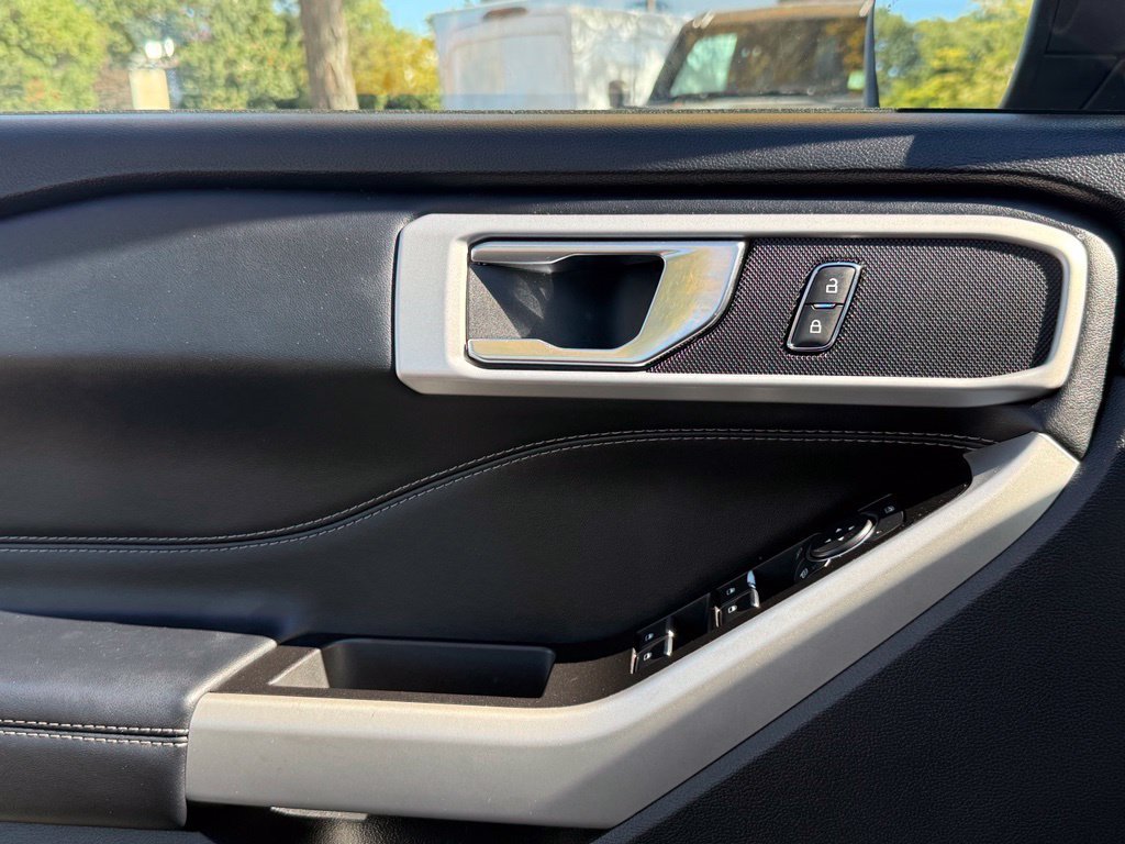 Used 2022 Carbonized Gray Metallic Ford XLT image 19