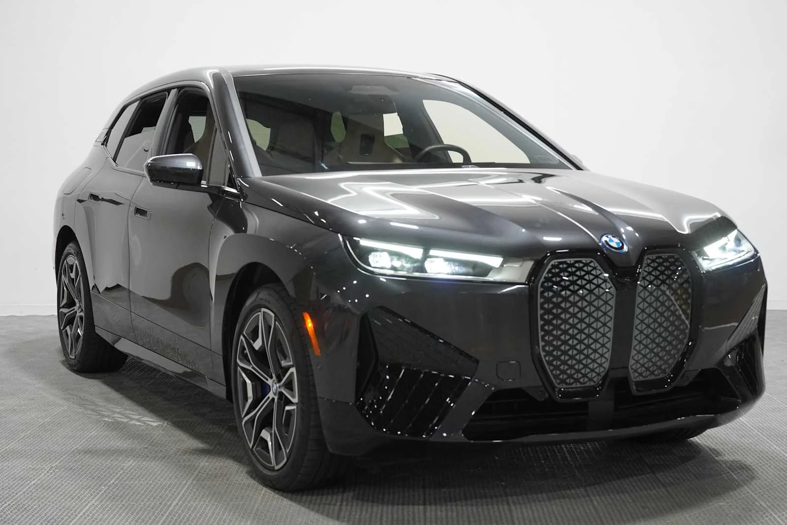 Certified Used 2024 Dark Graphite Metallic BMW xDrive50 image 3