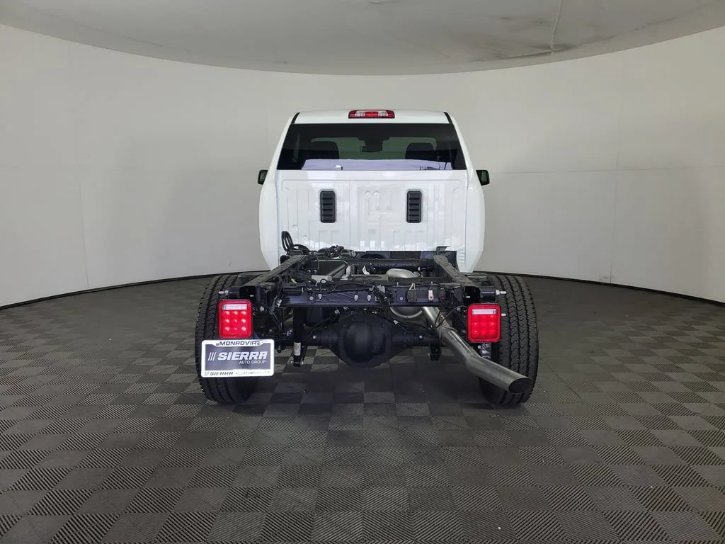 New 2026 Summit White Chevrolet WT image 5