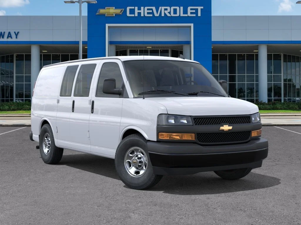 New 2025 Summit White Chevrolet WT image 7