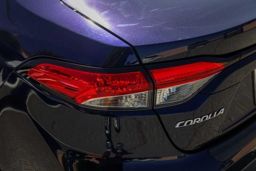 Used 2022  Toyota LE image 7