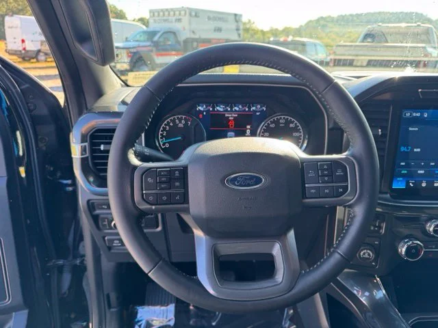 Used 2022 Black Ford XLT image 17