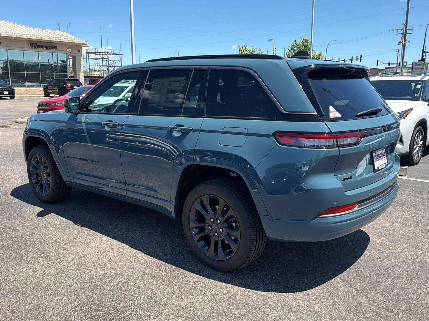 New 2026 Steel Blue Exterior Paint Jeep Limited Reserve image 5