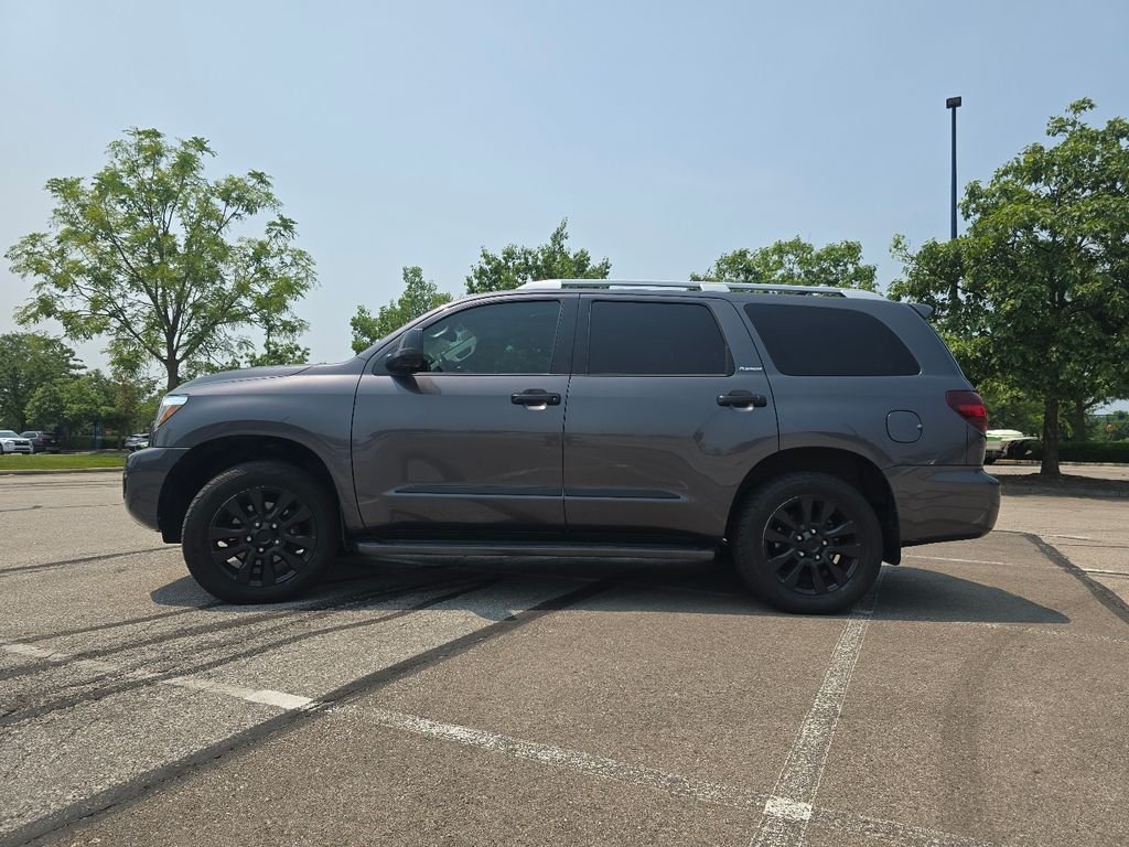 Used 2018 Magnetic Gray Metallic Toyota Platinum image 11