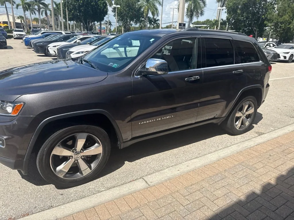Used 2016 Gray Jeep Limited image 4