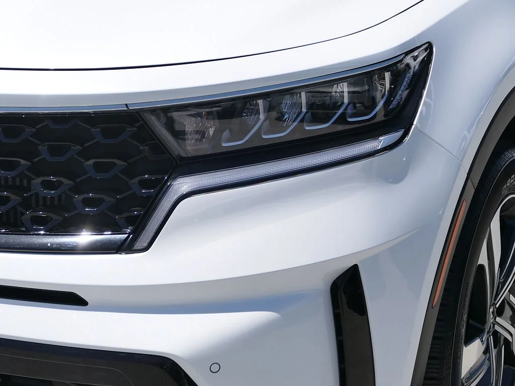 Used 2023 White Kia EX image 9