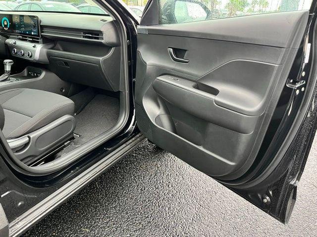 New 2026 Black Hyundai SE FWD image 21