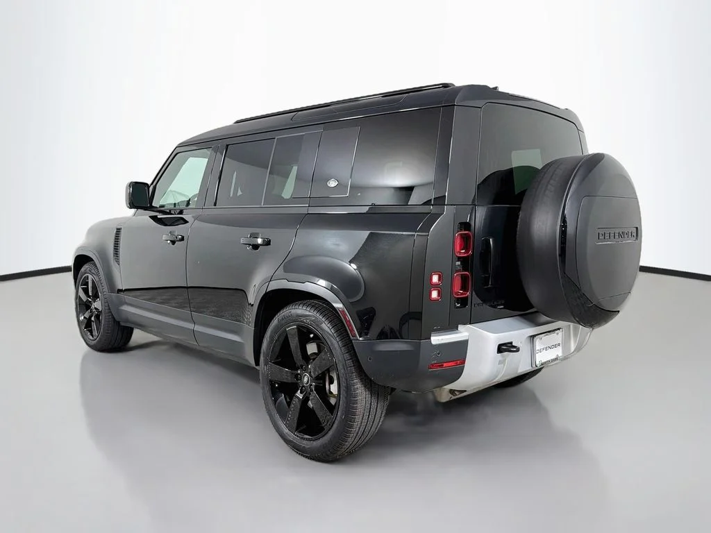 Used 2023 Santorini Black Metallic Land Rover SE image 7