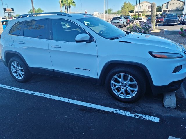 Used 2018 Bright White Clearcoat Jeep Latitude image 5
