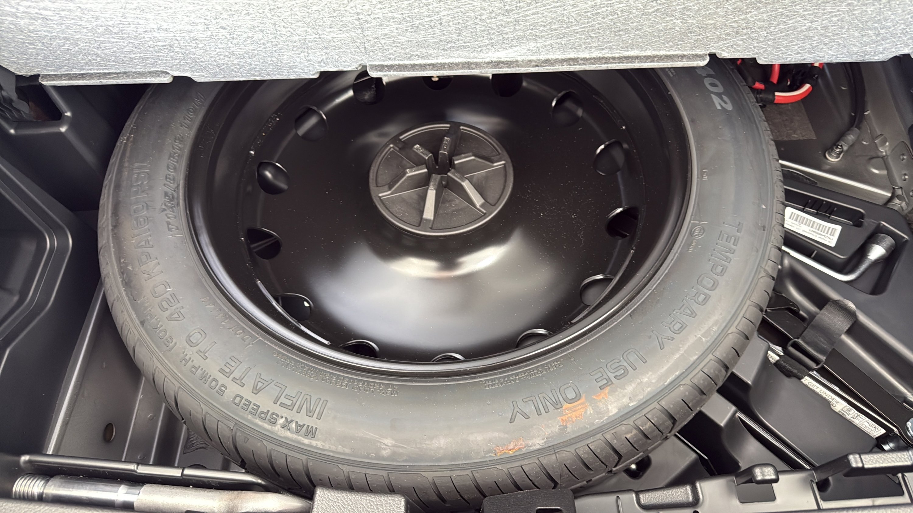 New 2026 Graphite Grey Metallic Mercedes-Benz GLC 300 image 10
