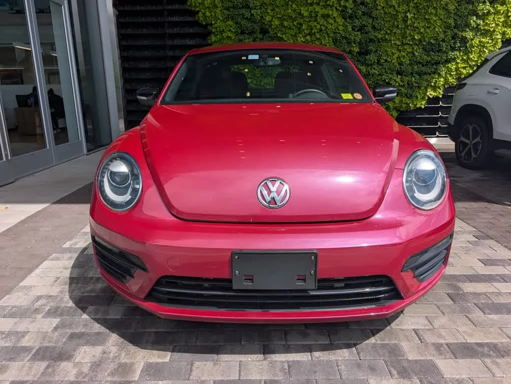 Used 2017 FRESH FUCHSIA Volkswagen 1.8T S image 21