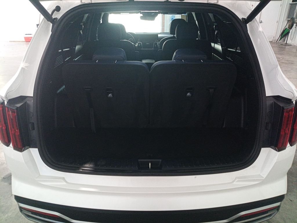 Used 2022 White Kia SX Prestige image 9