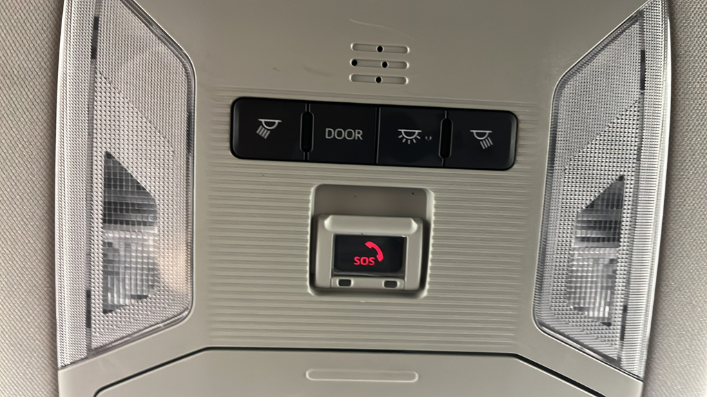2022 Toyota RAV4 LE - Photo 29