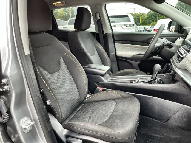 Used 2022 Silver Jeep Sport image 26