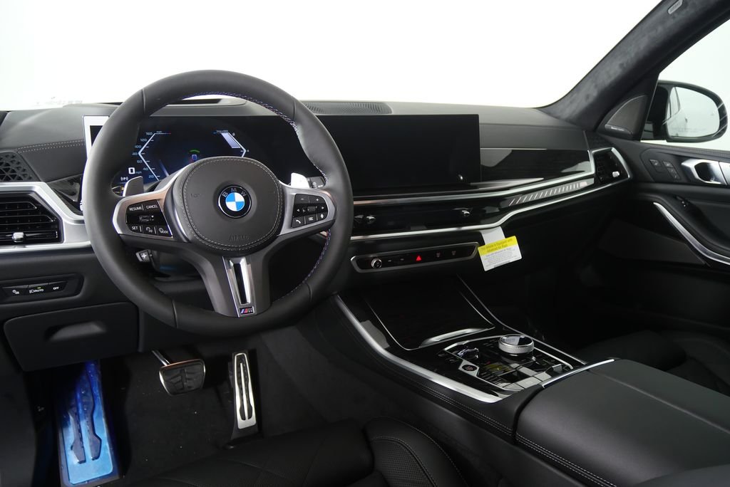 Used 2026 Skyscraper Grey Metallic BMW M60i image 18