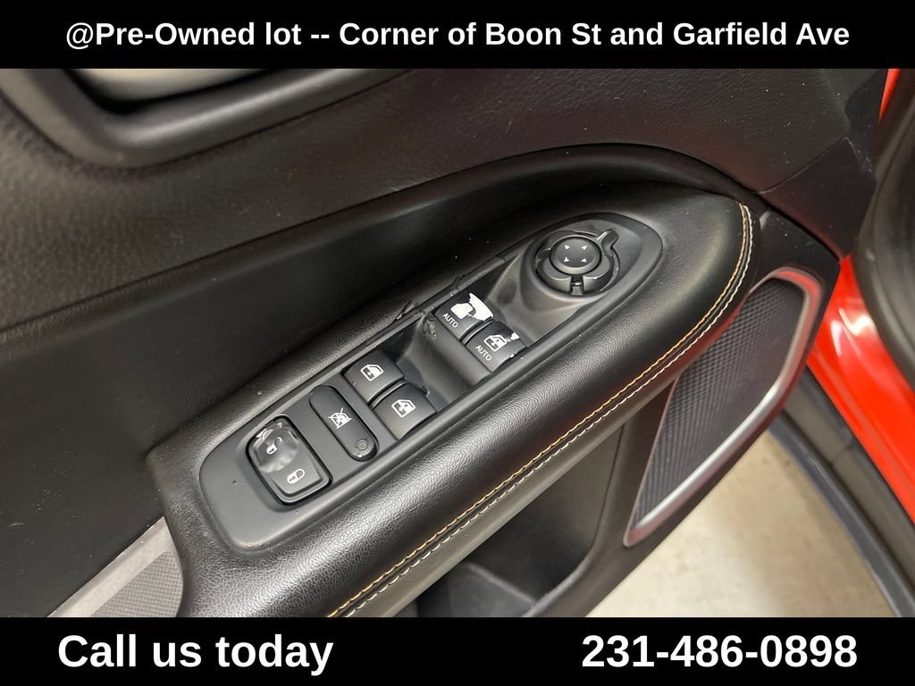 Used 2018  Jeep Sport image 16