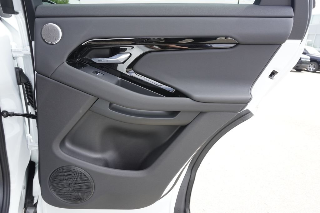 New 2026 Fuji White Land Rover Hoxton Edition image 25