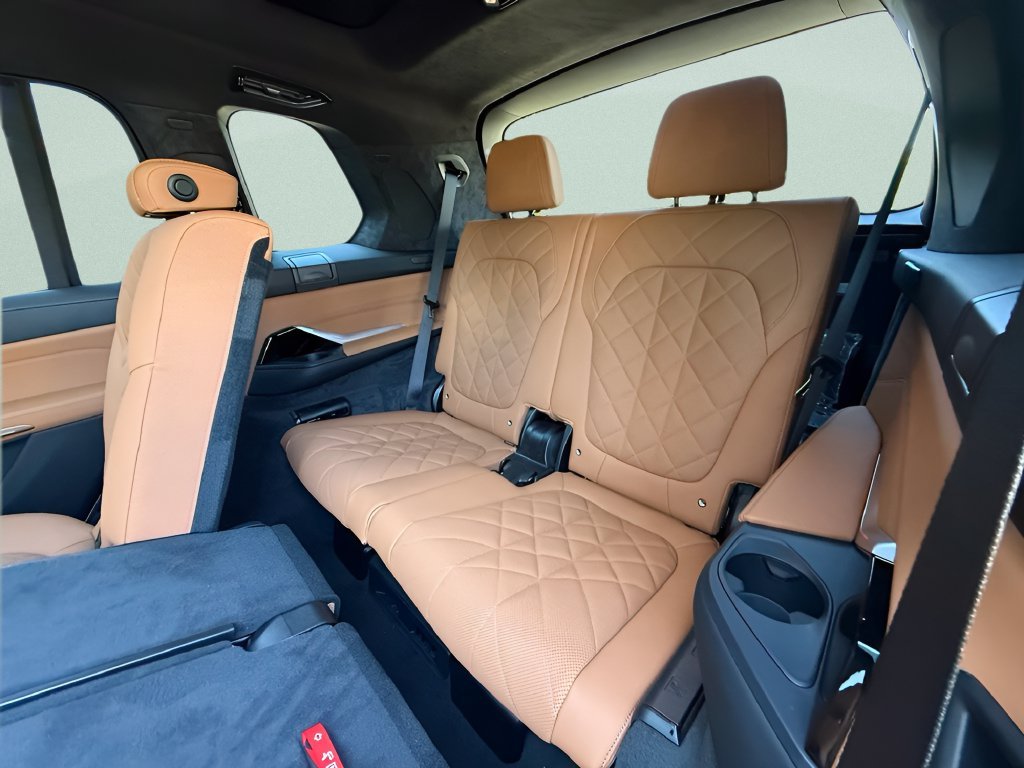 New 2027 Mineral White Metallic BMW xDrive40i image 24